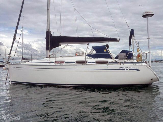 Bavaria 30 Cruiser sailboat data