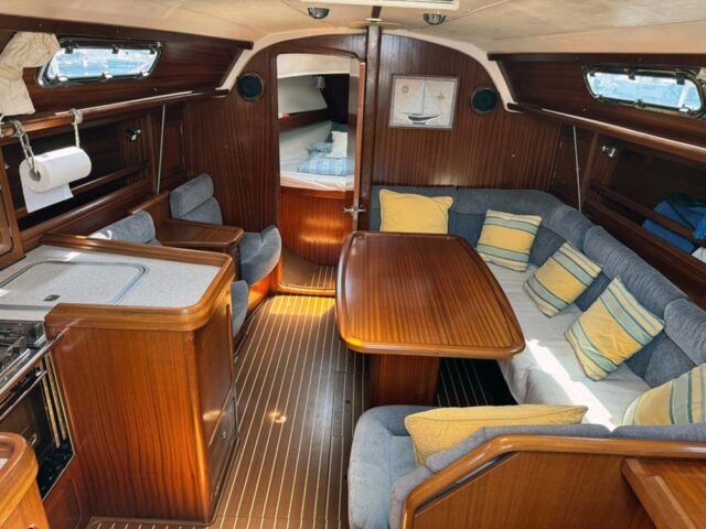 Bavaria 37 5