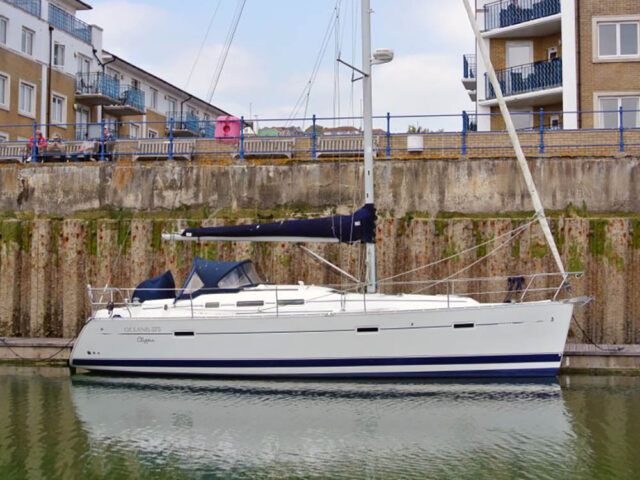 Beneteau Oceanis 373 sailboat data