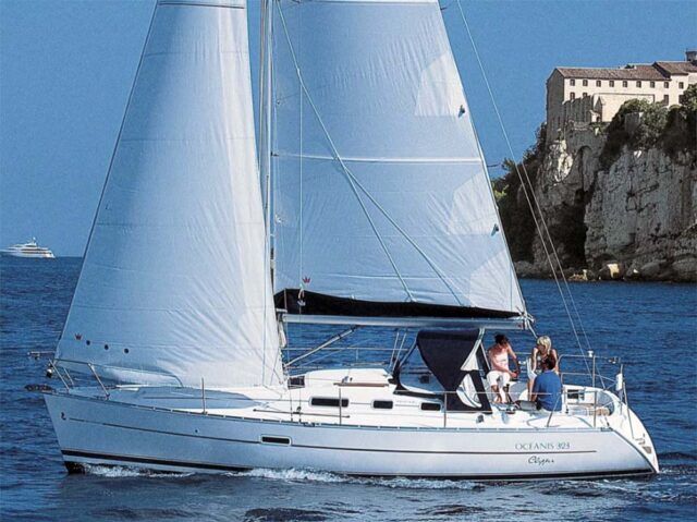 Beneteau Oceanis Clipper 323 sailboat data