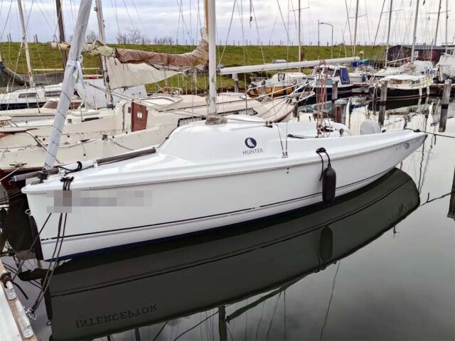 Hunter 216 sailboat data