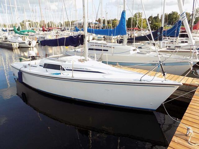 Hunter 23 sailboat data