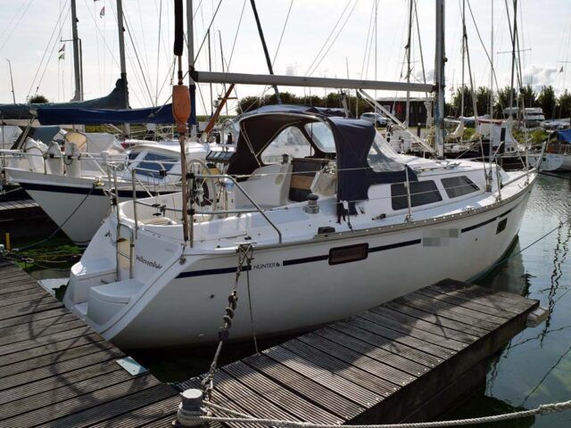 Hunter 30 sailboat data