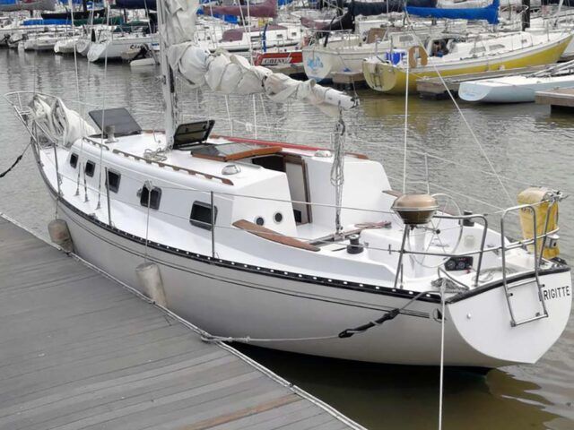 Hunter 33 sailboat