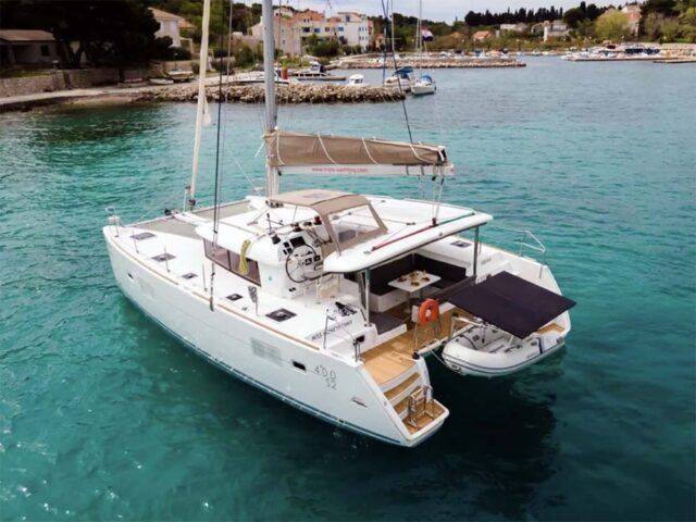 Lagoon 400 S2 sailboat data
