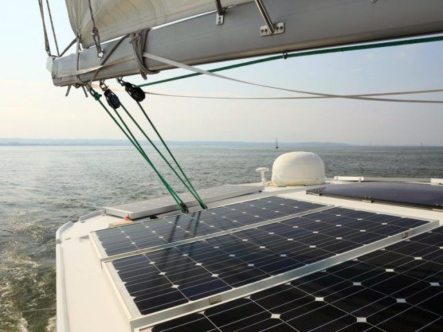 Paneles solares velero